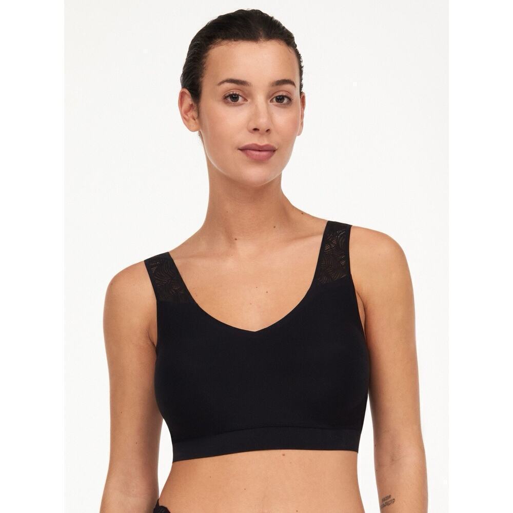 Chantelle Soft Padded Bra Top With Lace Black Pullover Wireless XS/S B2313